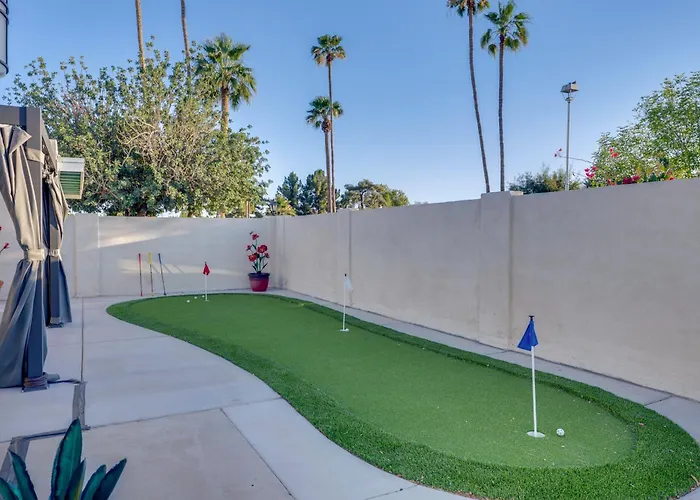 Holiday home 5 Mi To Camelback Ranch: Pet-friendly W/ Pool *