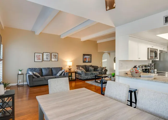 Holiday home 5 Mi To Camelback Ranch: Pet-friendly W/ Pool *